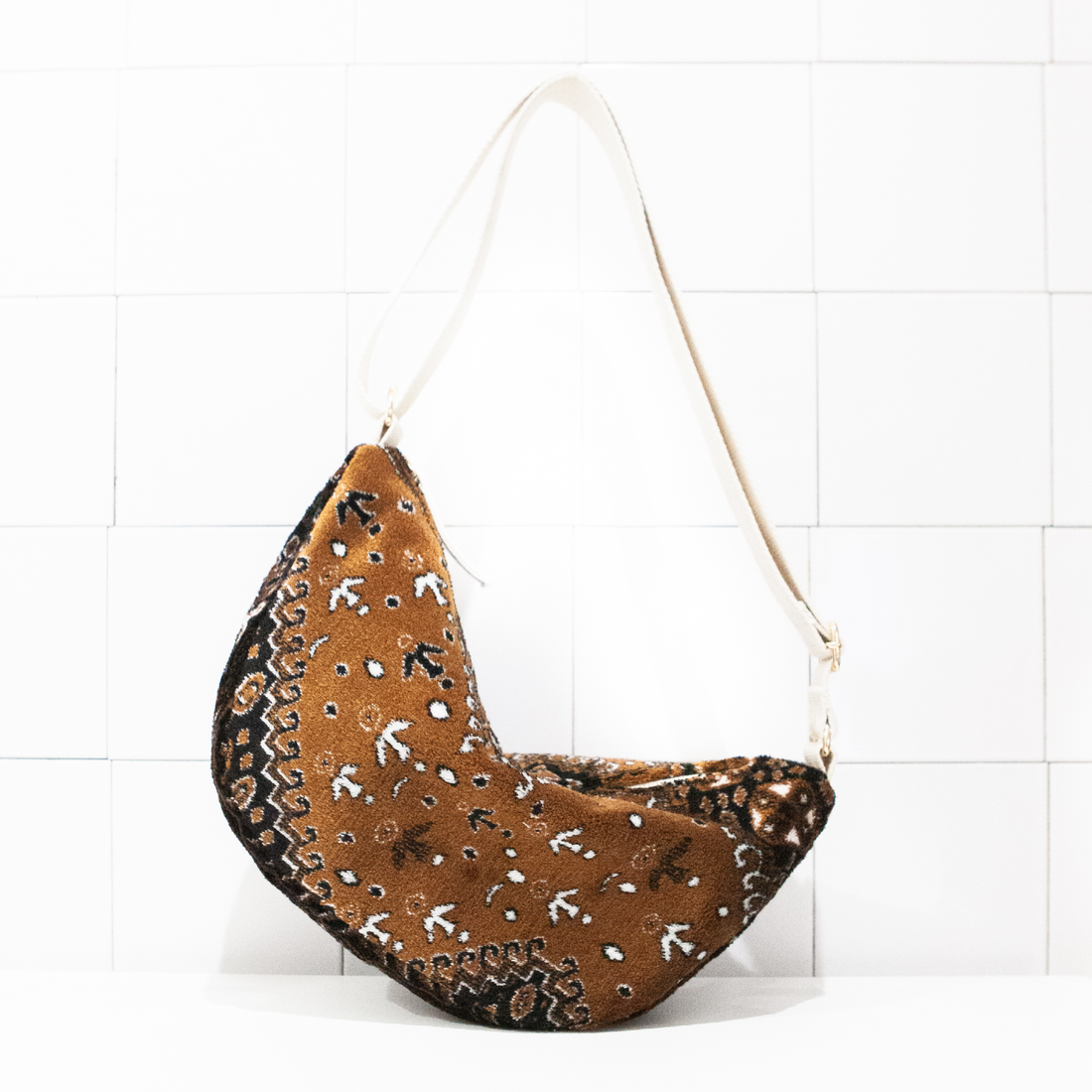 ANGLET CARPET OFF WHITE STRAP