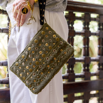 OUI STUDS KHAKI GREEN
