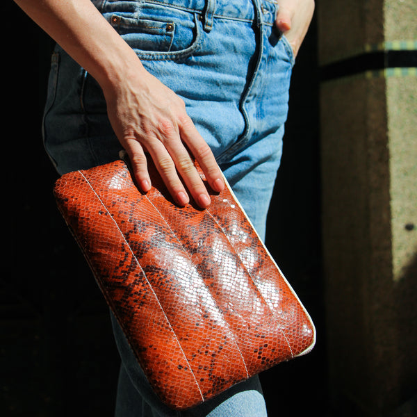 PRINTED LEATHER THEO CLUTCH